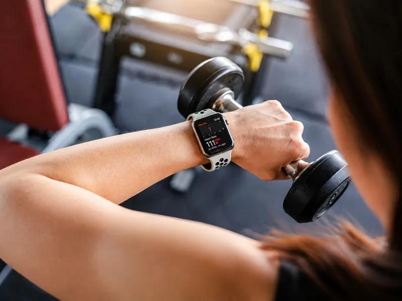 Khi chạy bộ, đi bộ, đạp xe hoặc tập gym, Apple Watch có thể ghi lại dữ liệu bài tập để người dùng theo dõi quá trình vận động.