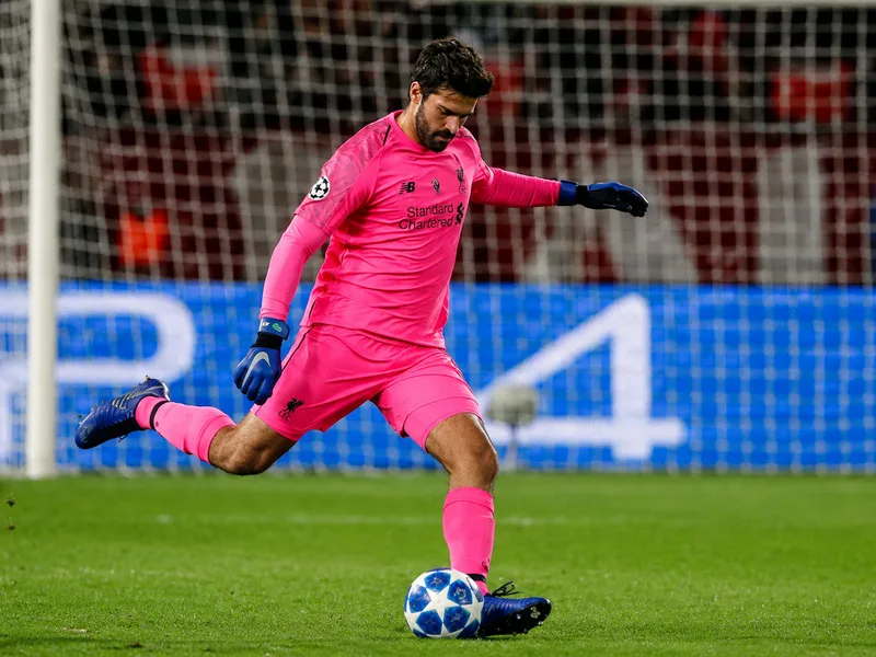 Vị trí GK là chốt chặn cuối cùng, đồng thời tham gia tổ chức phòng ngự và phát triển bóng.