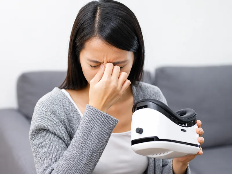 Những hạn chế của thực tế ảo gồm chóng mặt, chi phí và vấn đề bảo mật dữ liệu
