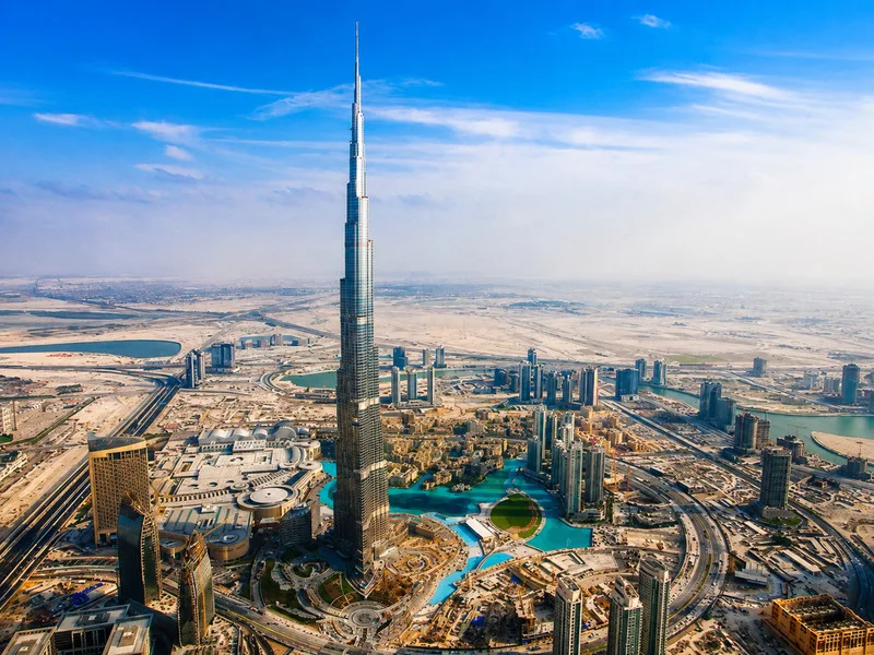 Thiết kế thu nhỏ dần cùng hệ kết cấu thép và bê tông giúp Burj Khalifa đạt chiều cao ấn tượng 828 m.